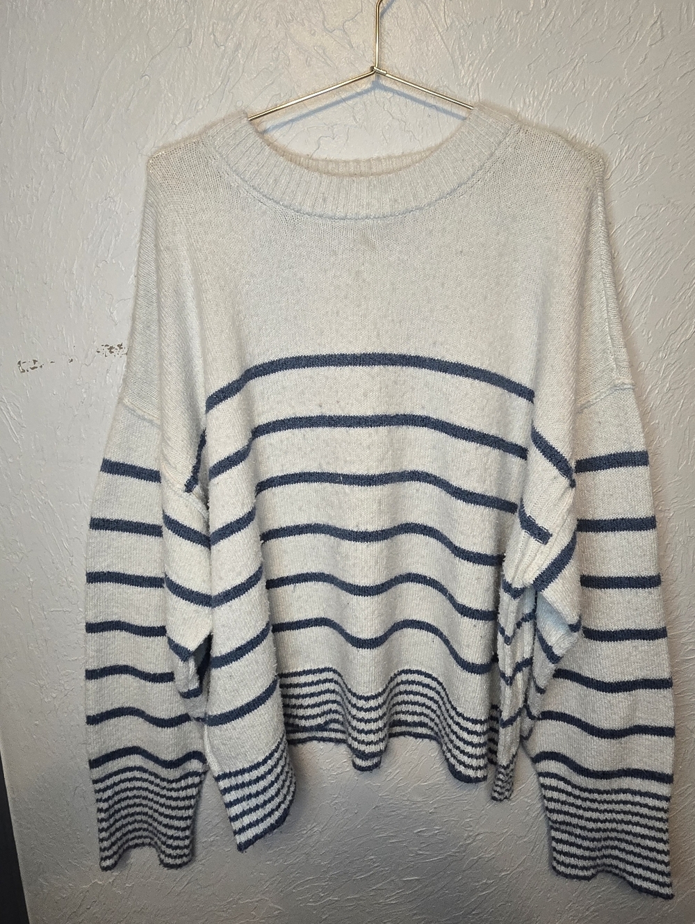 American Eagle Cream Blue Striped Sweater XL Oversized Crewneck Soft Cozy